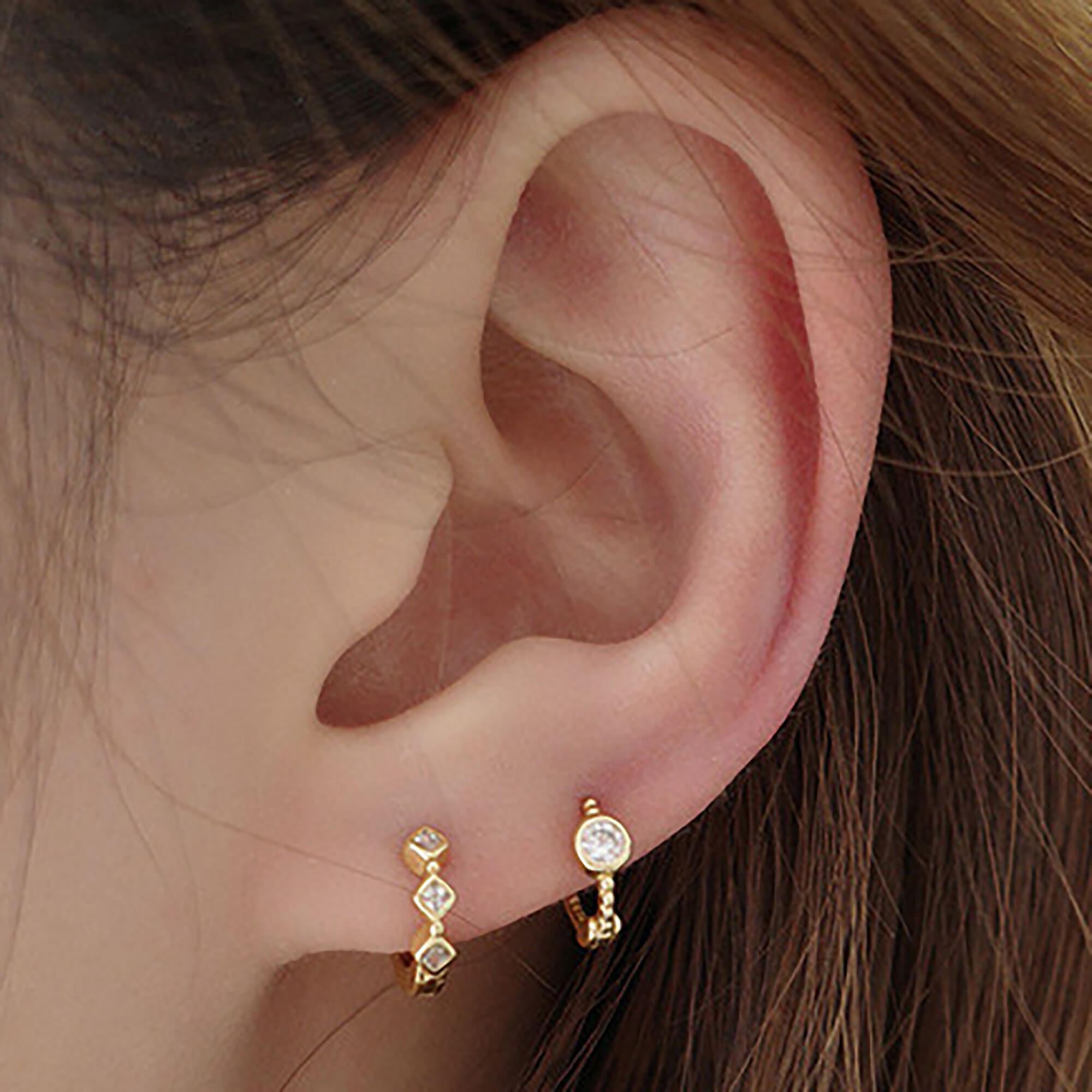 Risna Cute 4 Crystal Polished Rings Hoop Stud Earrings