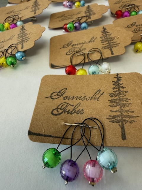 Gemischt Fiber Stitch Markers in disco ballsat The Loopy Ewe