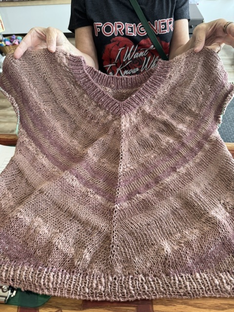 Sandy's The V-Back Tee (fingering) by Jamie Hoffman using Feza Alp Natural at The Loopy Ewe