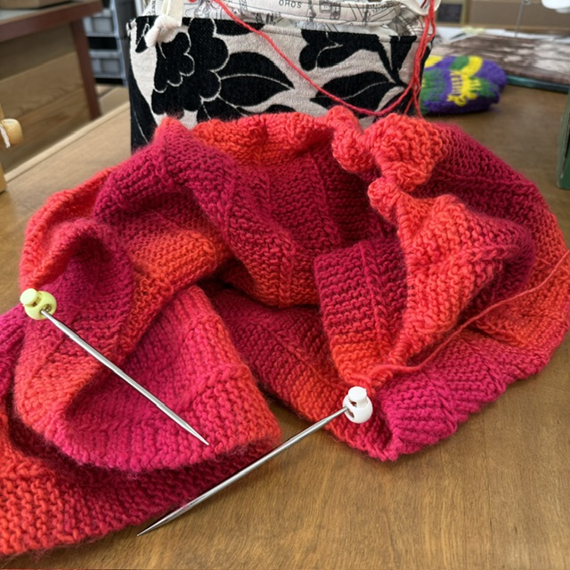 Klein Pause by Susanne Shahin knit using Sirdar Jewelspun Ombre at The Loopy Ewe