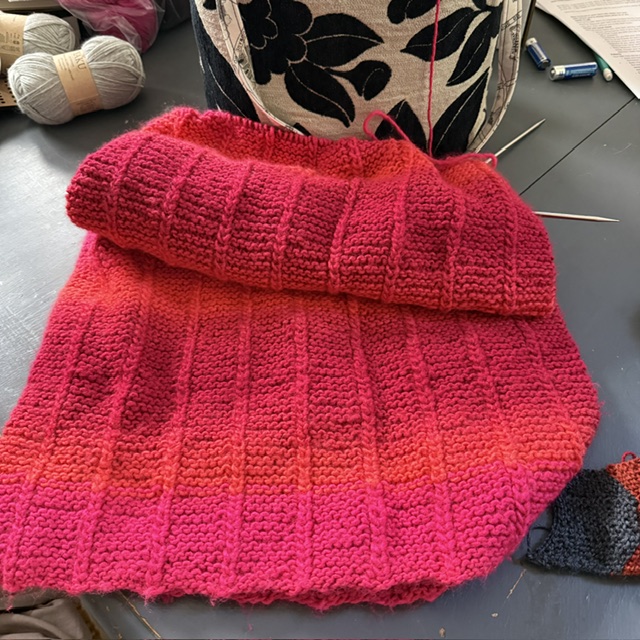 Klein Pause by Susanne Shahin knit using Sirdar Jewelspun Ombre at The Loopy Ewe