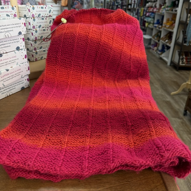 Klein Pause by Susanne Shahin knit using Sirdar Jewelspun Ombre at The Loopy Ewe